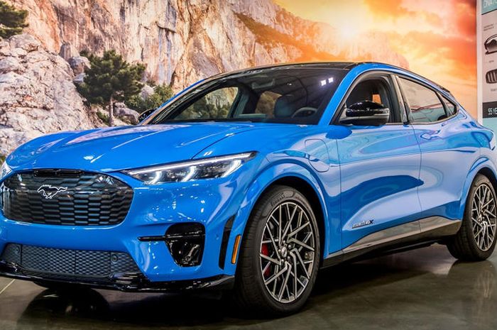 Insinyur Ford  Work From Home Untuk Mengembangkan Mustang Mach-E