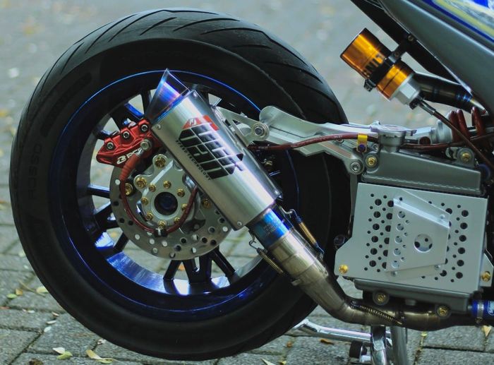 Kaki-kaki belakang Yamaha Aerox custom monoshok dan berpelek gambot