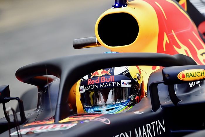 Halo merupakan panel melingkar di atas kokpit yang mulai diperkenalkan di ajang F1 sejak musim 2018