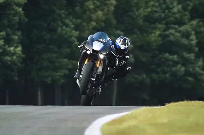 Yamaha R1M 2020 mengalami ubahan dari versi sebelumnya