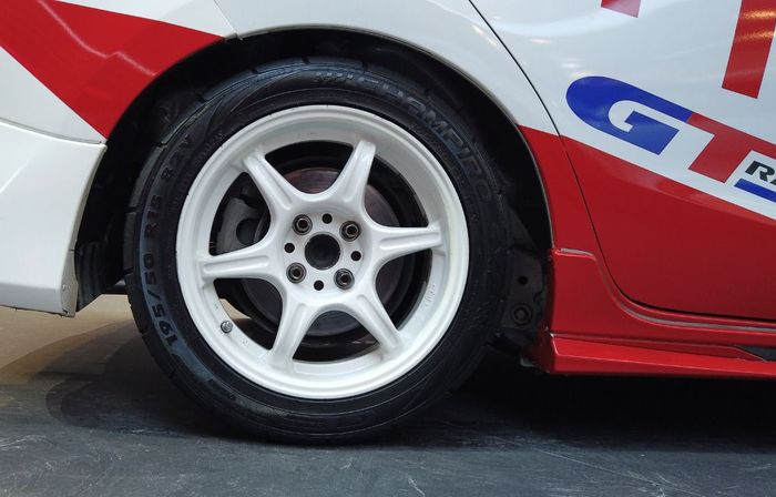 Ban merek Gajah Tunggal banyak dipakai pembalap di Tanah Air