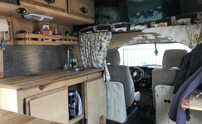 Tampilan dalam kabin juga sudah diubah habis