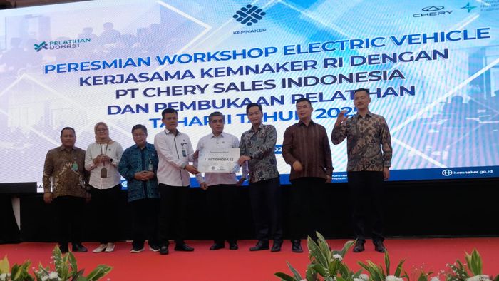 Peresmian workshop electric vehicle Kerjasama Kemnaker RiI dengan PT Chery Sales Indonesia dan pembukaan pelatihan tahap II Tahun 2025