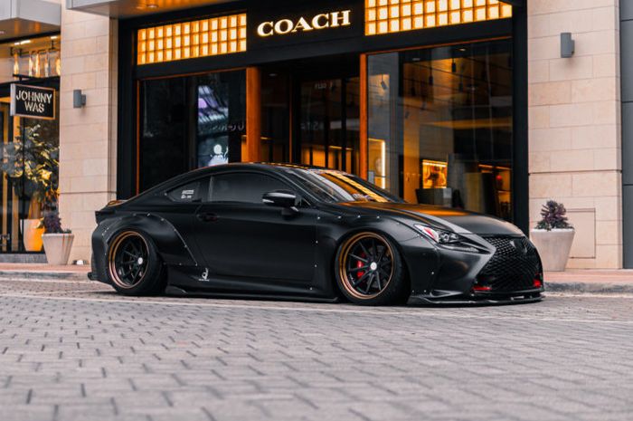 Modifikasi Lexus RC350 berjubah serba hitam tampil gambot ala Rocket Bunny