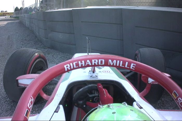 Mick Schumacher crash saat ingin mendapatkan pole position pada kualifikasi F2 Italia 2020