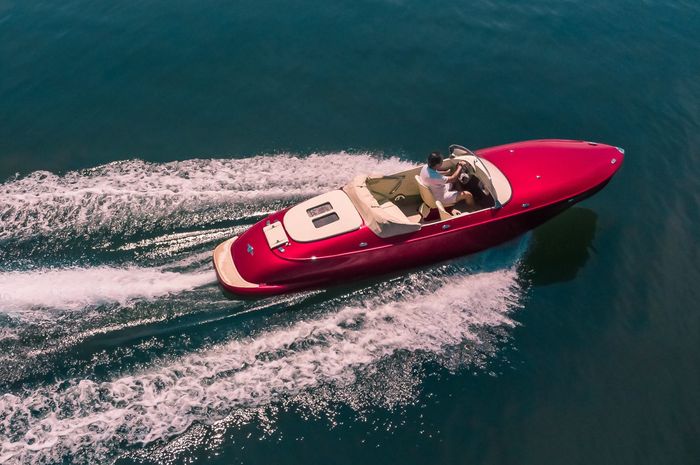 Perahu mewah mirip Porsche 356