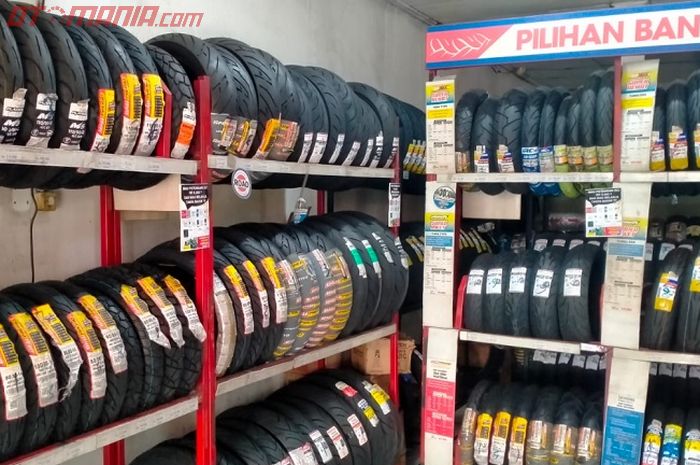 Ilustrasi pilihan ban motor matic tipe soft compound ukuran 14.