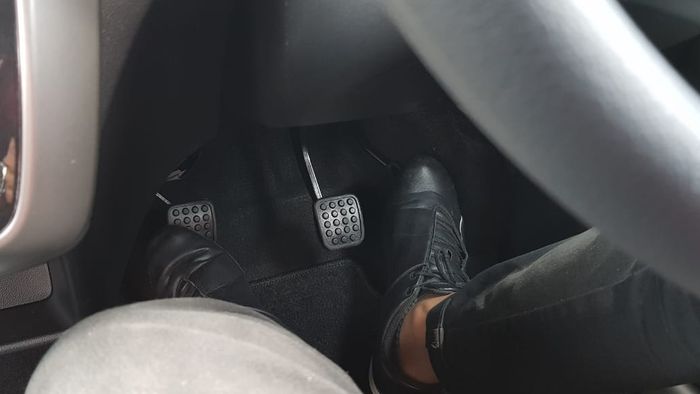 Kesalahan Nyetir Mobil Matik Ditanjakan 