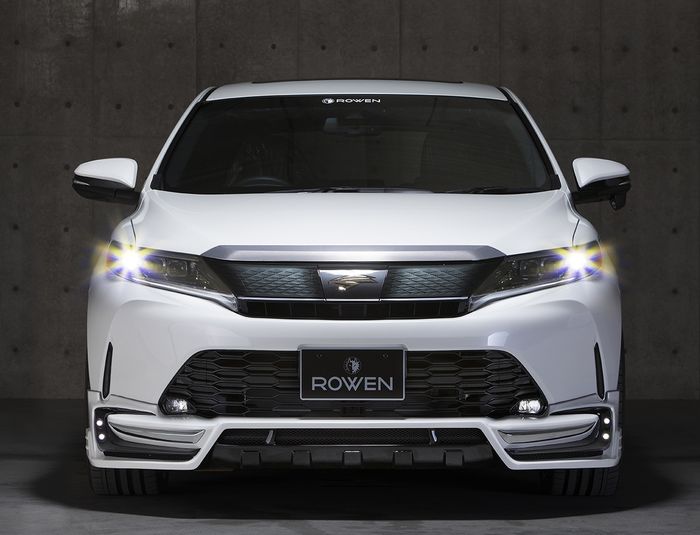 Tampilan depan modifikasi Toyota Harrier tampil sporty pasang body kit Rowen