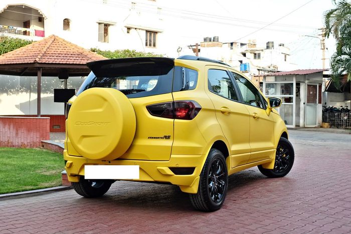 Ford EcoSport pakai kelir dan interior warna kuning