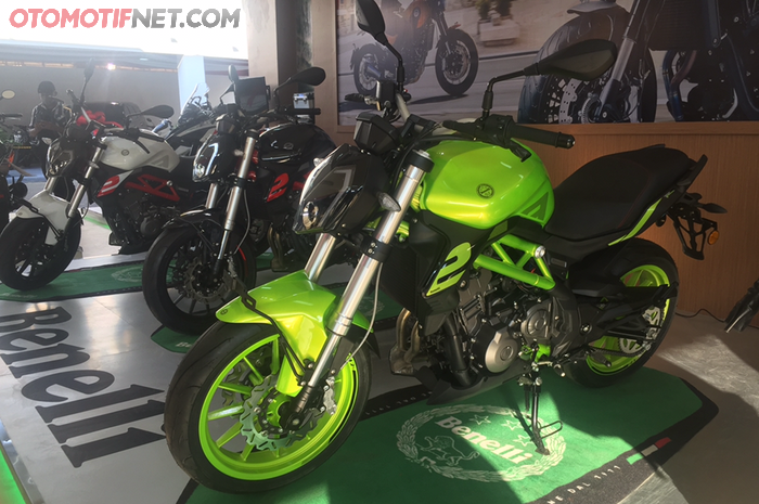 Benelli TnT 249S disuguhkan dalam tiga pilihan warna