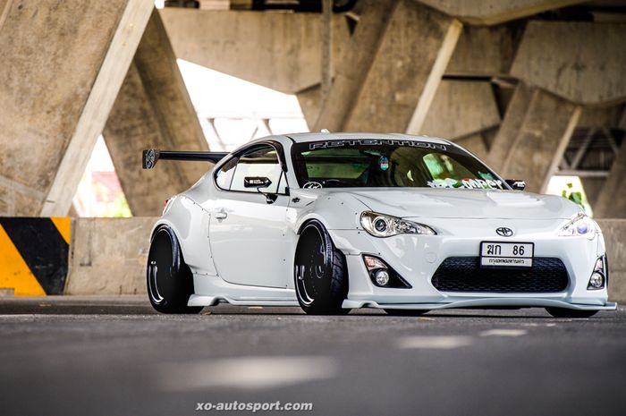 Modifikasi Toyota 86 pakai body kit Rocket Bunny