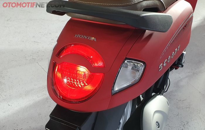 Desain lampu belakang Honda Scoopy terbaru, modelnya terpecah