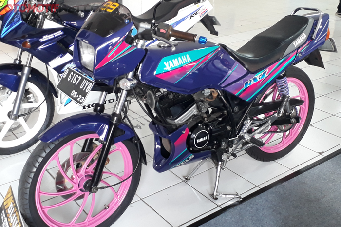 Yamaha RX-Z bewarna ungu lansiran 1998 yang dijual oleh Putro Moge
