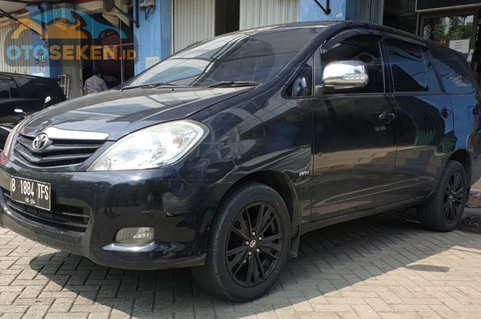 Daftar harga Toyota Kijang Innova Bensin seken tahun 2004.