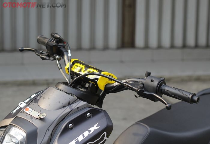 Setang Yamaha X-Ride 125 diganti model fatbar yang lebih tinggi dan lebar