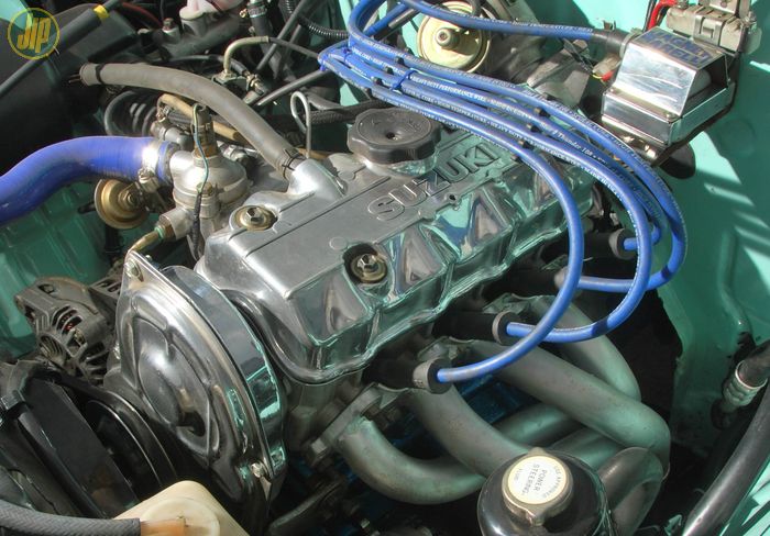 Mesin Suzuki Jimny ini masih aslinya, hanya di rebuilt ulang dan dibikin resik. 