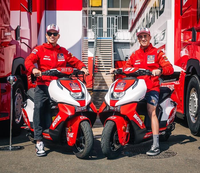 Augusto Fernandez dan Pedro Acosta