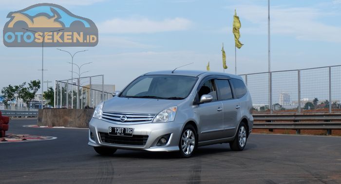 Nissan Grand Livina Tipe Ultimate Tahun 2013