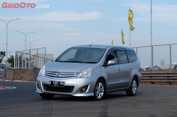 Nissan Grand Livina Tipe Ultimate Tahun 2013