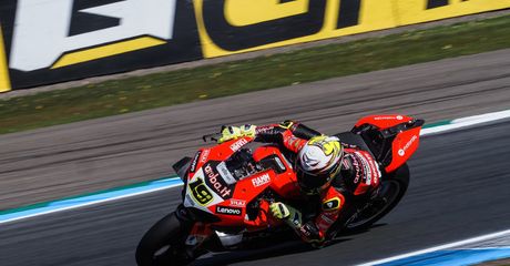 Jonathan Rea dan Toprak Razgatlioglu Crash, Alvaro Bautista Menang Race 2 WorldSBK Belanda 2022