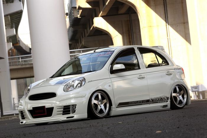 Tampilan depan modifikasi Nissan March lawas garapan K-Break