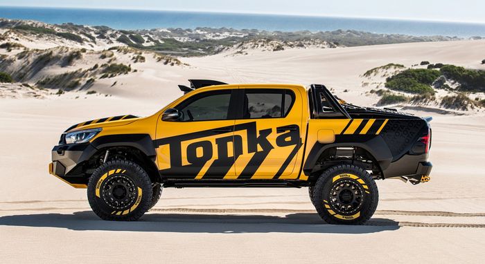 Tampilan samping Toyota HiLux Tonka Concept