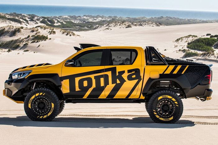Tampilan samping Toyota HiLux Tonka Concept
