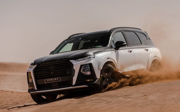 Hyundai Santa Fe Carlex digeber di medan gurun pasir