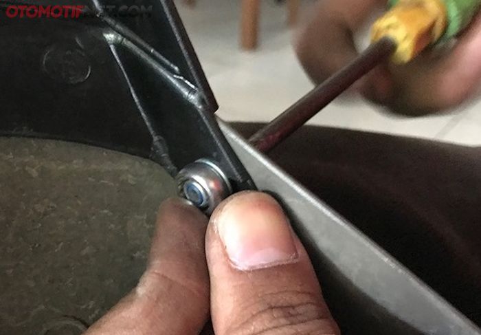 DIY Pasang Mudflap Sepatbor Depan Yamaha NMAX (Gbr.3)