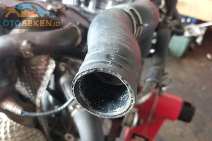 Tanda-tanda selang radiator mobil bekas harus diganti