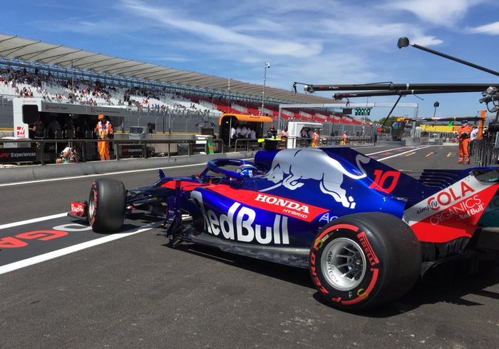 Pierre Gasly dalam persiapan menjelang sesi latihan GP F1 Prancis di sirkuit Paul Ricard hari Jumat ini (22/6/2018)