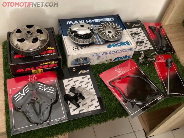 Beberapa aksesori Vespa pun dijual, tapi tidak menerima pemasangan