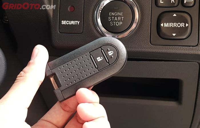 Remote Keyless Toyota Veloz Terbaru yang Sudah Ada di Seluruh Varian