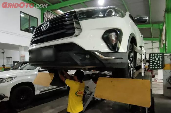 Setelah Perjalanan Jauh, Bagian Mobil Ini Wajib Diperiksa!