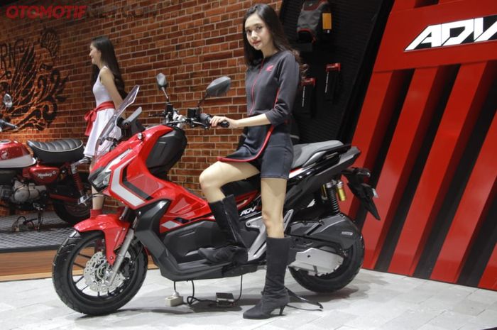 Kehadiran Honda X-ADV 150 bikin ramai pasar matik 150. Pilihan warnanya dibedakan antara tipe ABS dan CBS 