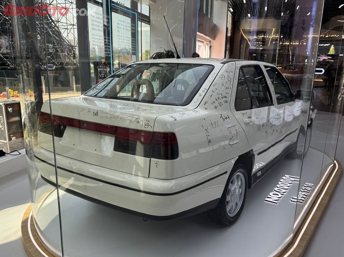 Chery Fulwin mengambil basis dari SEAT Toledo generasi pertama