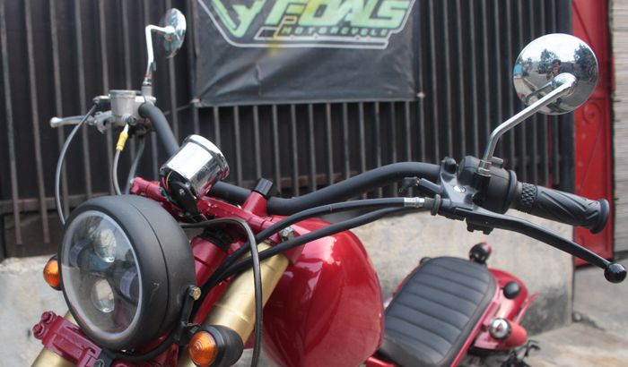 Sektor setang chopper sangar basis Honda Vario terpasang lampu daymaker dan setang camar