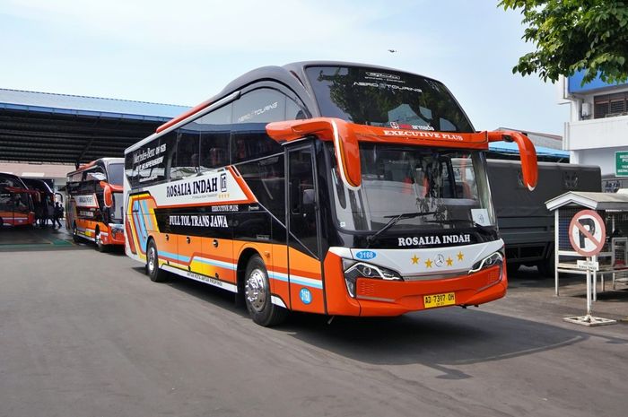 Ilustrasi, armada bus Rosalia Indah