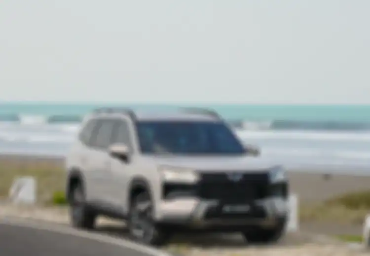 SUV Keluarga Fleksibel, Wuling Eksion PHEV Bisa Ngecas dan Isi Bensin