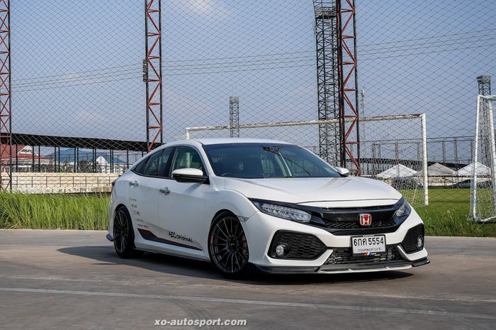 Modifikasi Honda Civic Turbo, Cangkok Part Type R Plus Serat Karbon