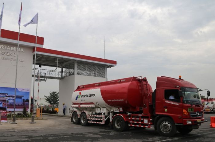 ilustrasi mobil tangki BBM PT Pertamina (Persero) di Fuel Terminal Pertamina.