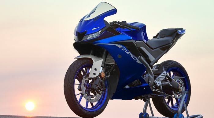 Yamaha R125 menggunakan kaliper radial dan desain peleknya beda dengan All New R15