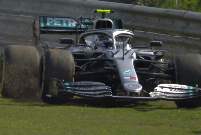 Pada lap ke-53 Safety Car harus dikeluarkan, usai mobil Valtteri Bottas melambat dan mengeluarkan asap