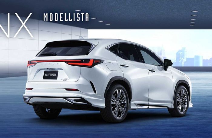 Tampilan belakang modifikasi Lexus NX garapan Modellista