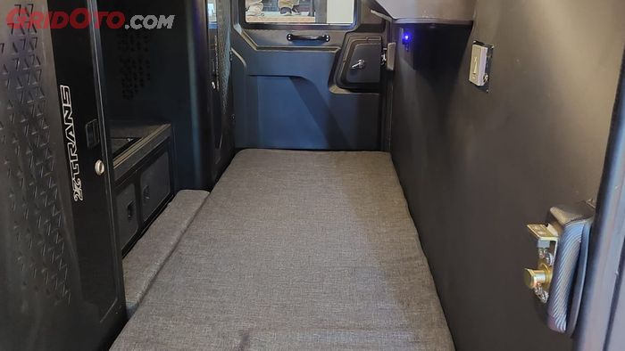 Penampakan kandang macan bus PO 27 Trans garapan karoseri Tentrem. Alasnya pakai busa.
