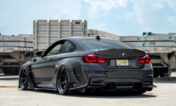 Tampilan belakang BMW M4