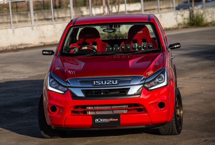 Modifikasi Isuzu D-Max street racing tampil mentereng dengan kelir merah