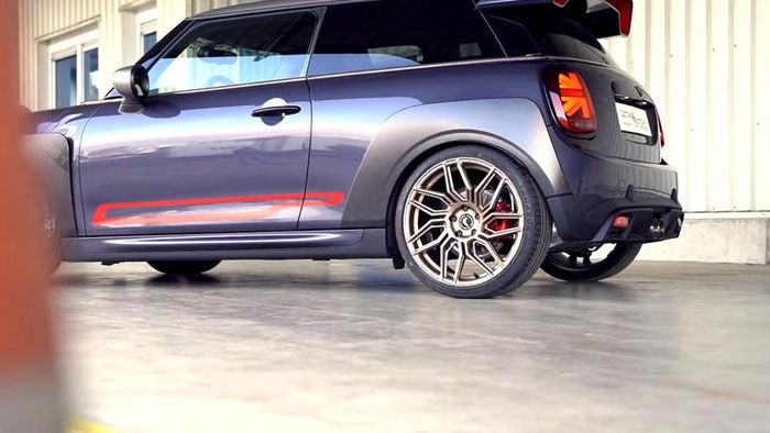 Modifikasi MINI JCW GP ditopang pelek Barracuda Dragon ukuran 19 inci