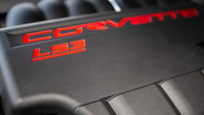 mesin Chevrolet Corvette C6 yaitu LS3 V8 berkapasitas 6.200cc pada Land Rover Defender Project Evolution